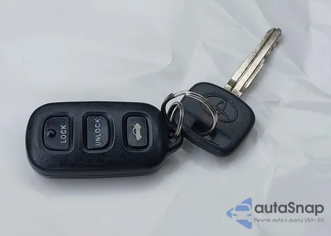 2004 Toyota Camry Le z USA, uszkodzony, nr VIN 4T1BE32K44U840416